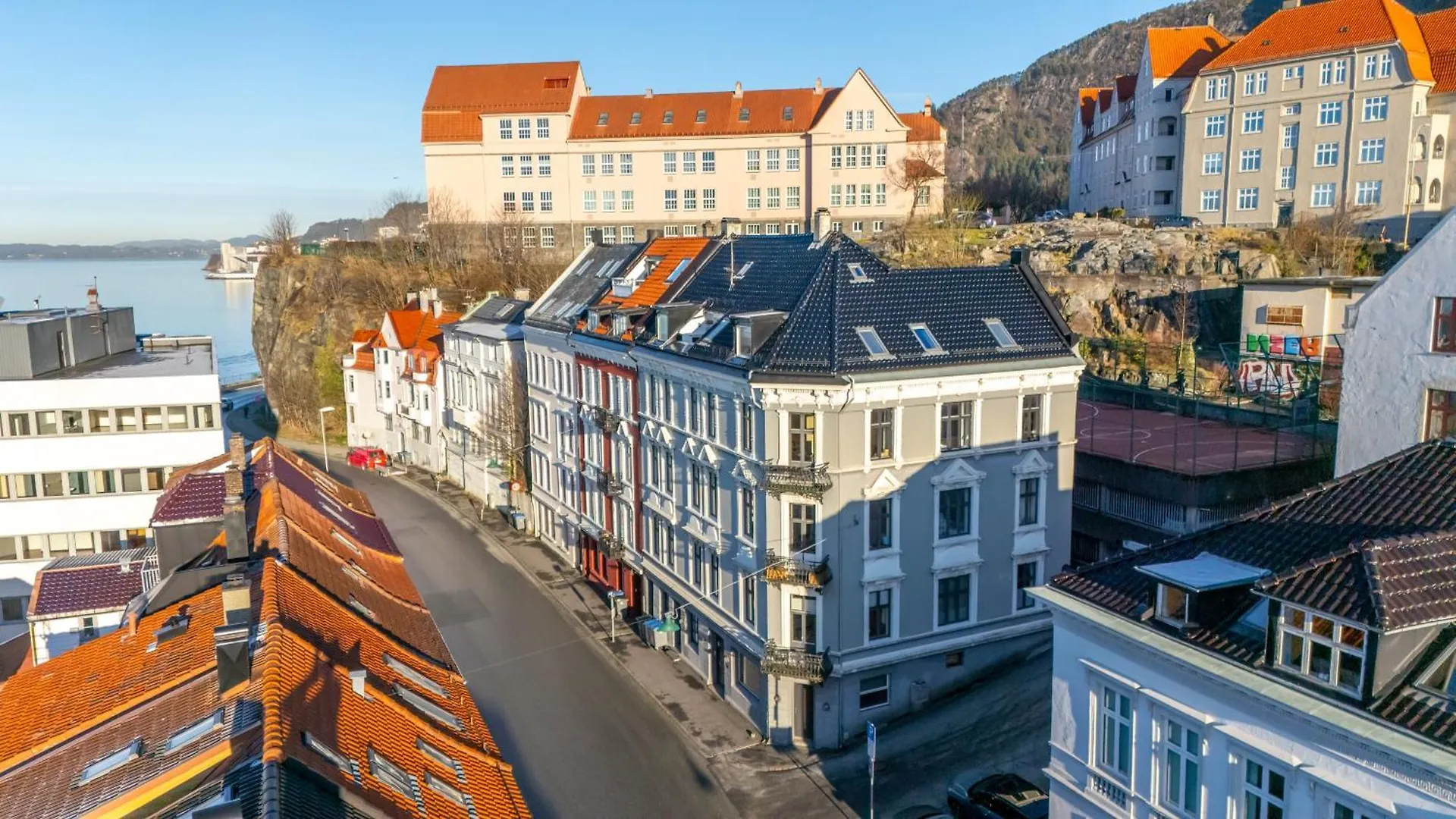 Sentral Og Stilfull Leilighet Bergen