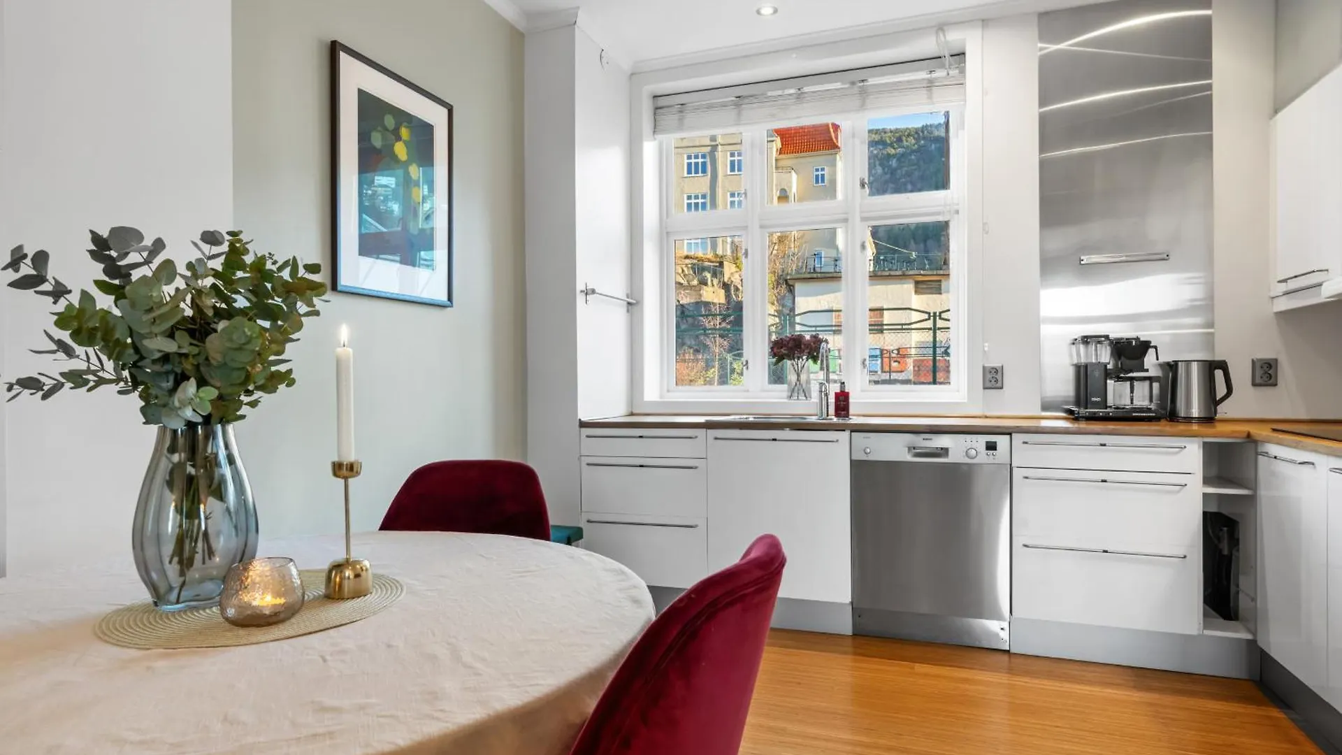 Sentral Og Stilfull Leilighet Bergen